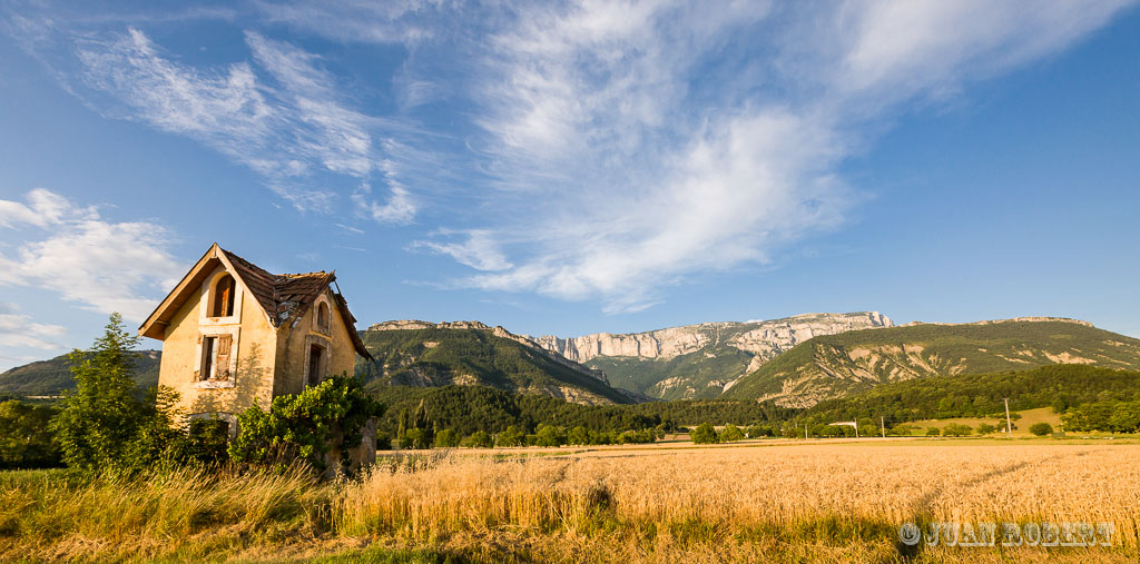 Auteur, Borne, Juan ROBERT, Photographe, Saint Roman, cabanon, champ, diois, falaise, foret, montagne, paysage, ruisseau, site naturel, sucettes de BorneSaint Roman