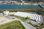 Photo aérienne par drone de l'atelier Vuitton en Ardèche