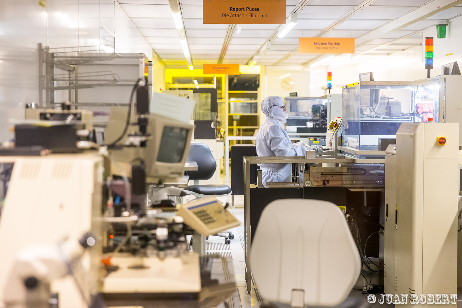 Production en salles blanchesAuteur, Juan ROBERT, Photographe, azote, batiment, capteur, chercheurs, e2v, entreprises, hiver, industrielle, laboratoire, machines, montagne, salle blanche, scientifique, sonde rosetta, st-egreve, technologie, testsSaint-EgrèveIsère - Rhône-AlpesEntreprise E2V de Grenoble - capteurs d'images