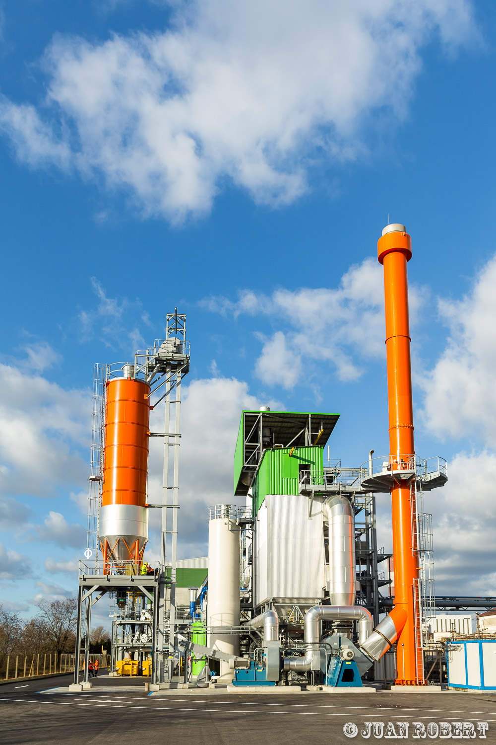 Chaufferie Sita-SuezAuteur, Juan ROBERT, Photographe, Roussillon, batiment, chaufferie, cheminée, chimique, citernes, combustibles, entreprises, entrepôt, fumée, hudrocarbures, industrielle, machines, rails, réservoirs, site chimique, transport, usinesRoussillonIsère - Rhône-AlpesSite chimique de Roussillon