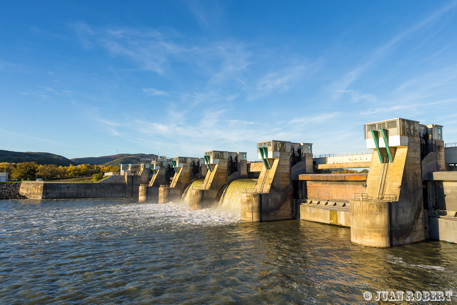 Auteur, CNR, Juan ROBERT, PCH, Petite centrale hydroelectrique, Photographe, Rochemaure, barrage, discours, fleuve, inauguration, industrielle, officiels, plan rhone, rhone, ruban, signature, visiteRochemaureDrôme - Rhône-AlpesInauguration PCH Rochemaure et signature du Plan Rhone 2015-2020